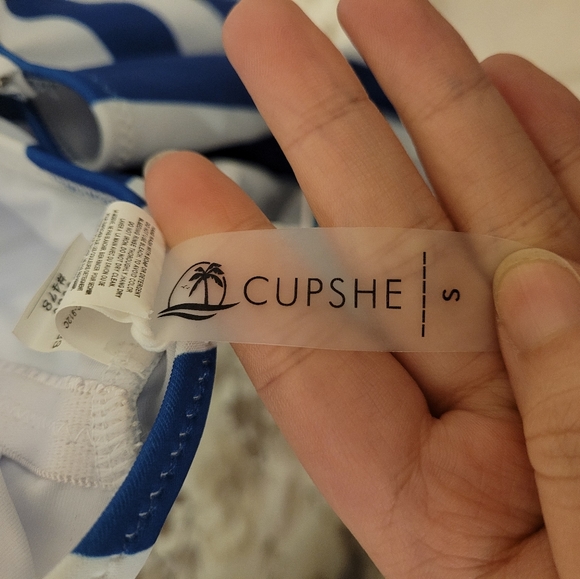 Cupshe one piece bathing suit - BNWT - size small - Picture 4 of 4